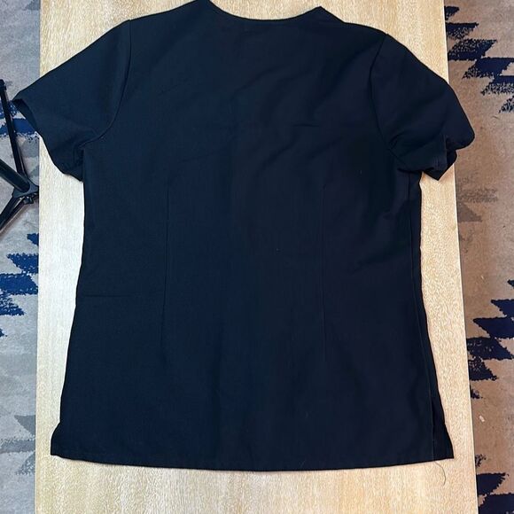 Figs Casma Three-Pocket scrub top - Picture 4 of 5